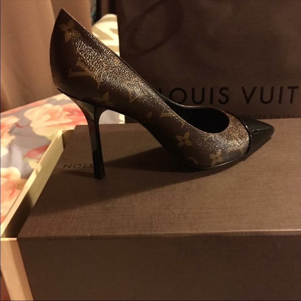 Pumps authentic Louis Vuitton